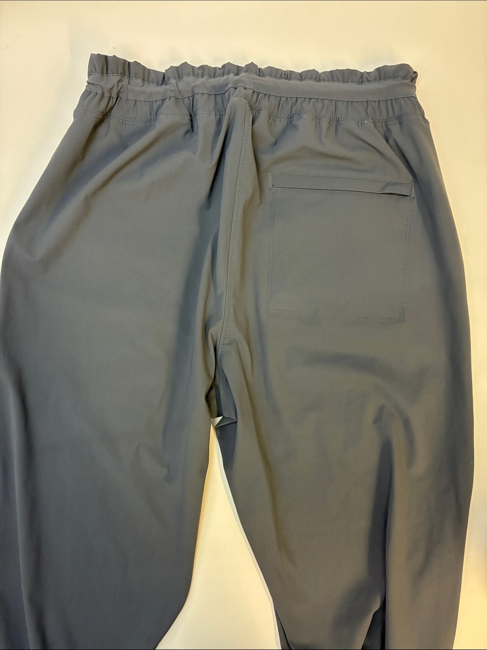 Vuori Women's Miles Jogger, grey, Women’s Small - Picture 8 of 16